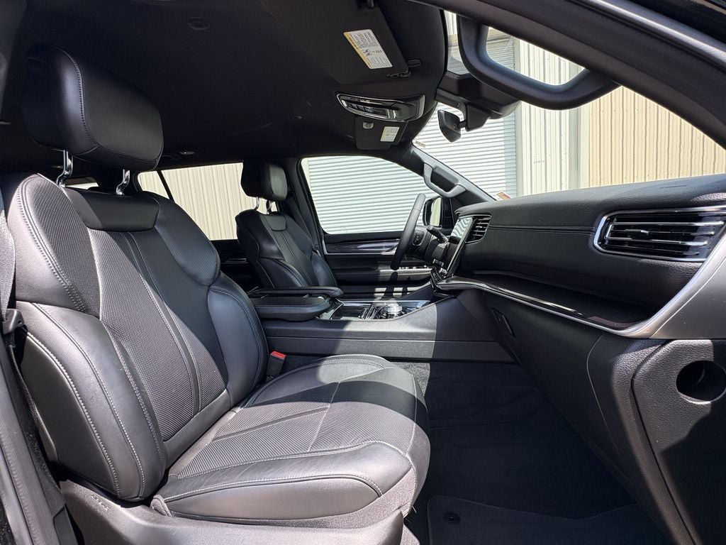 2024 Jeep Wagoneer Base
