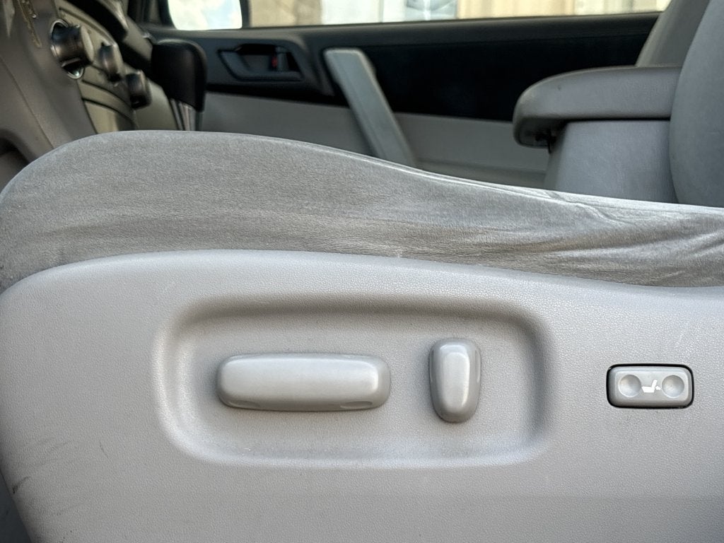 2010 Toyota Highlander Base