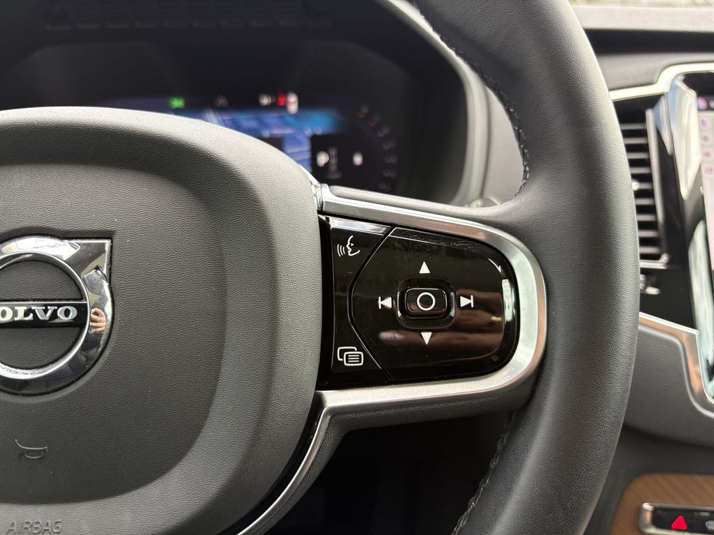 2023 Volvo XC90 B5 Plus