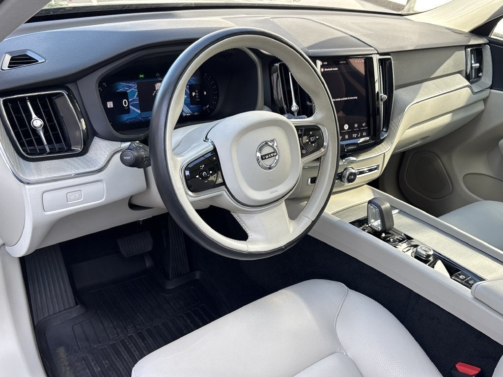 2024 Volvo XC60 B5 Plus Dark Theme