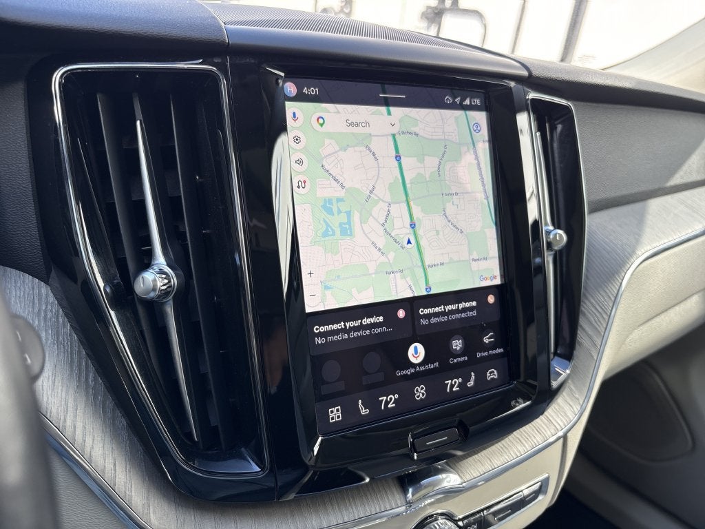 2024 Volvo XC60 B5 Plus Dark Theme