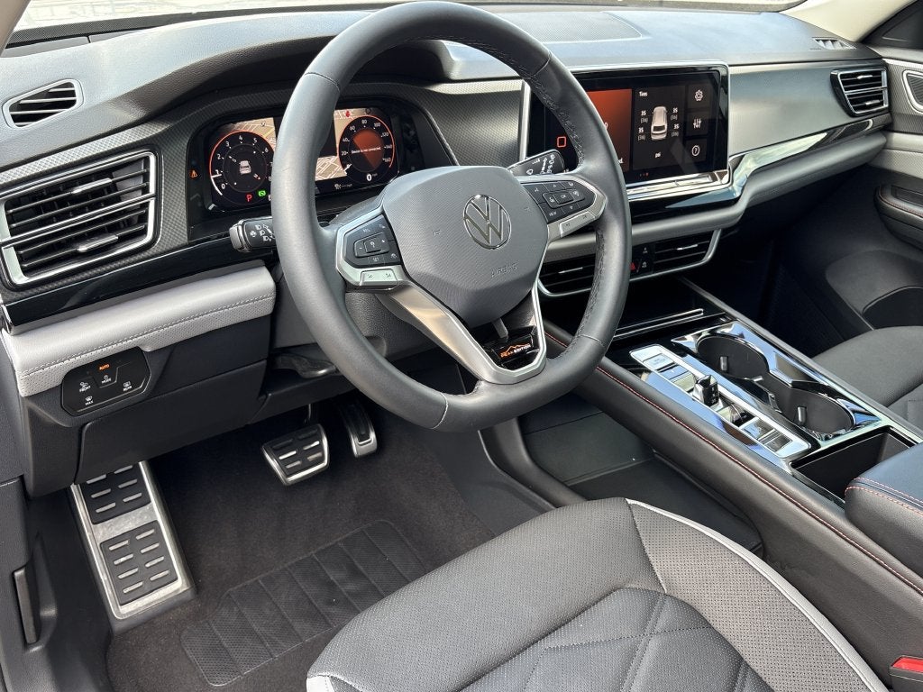2024 Volkswagen Atlas 2.0T Peak Edition SEL