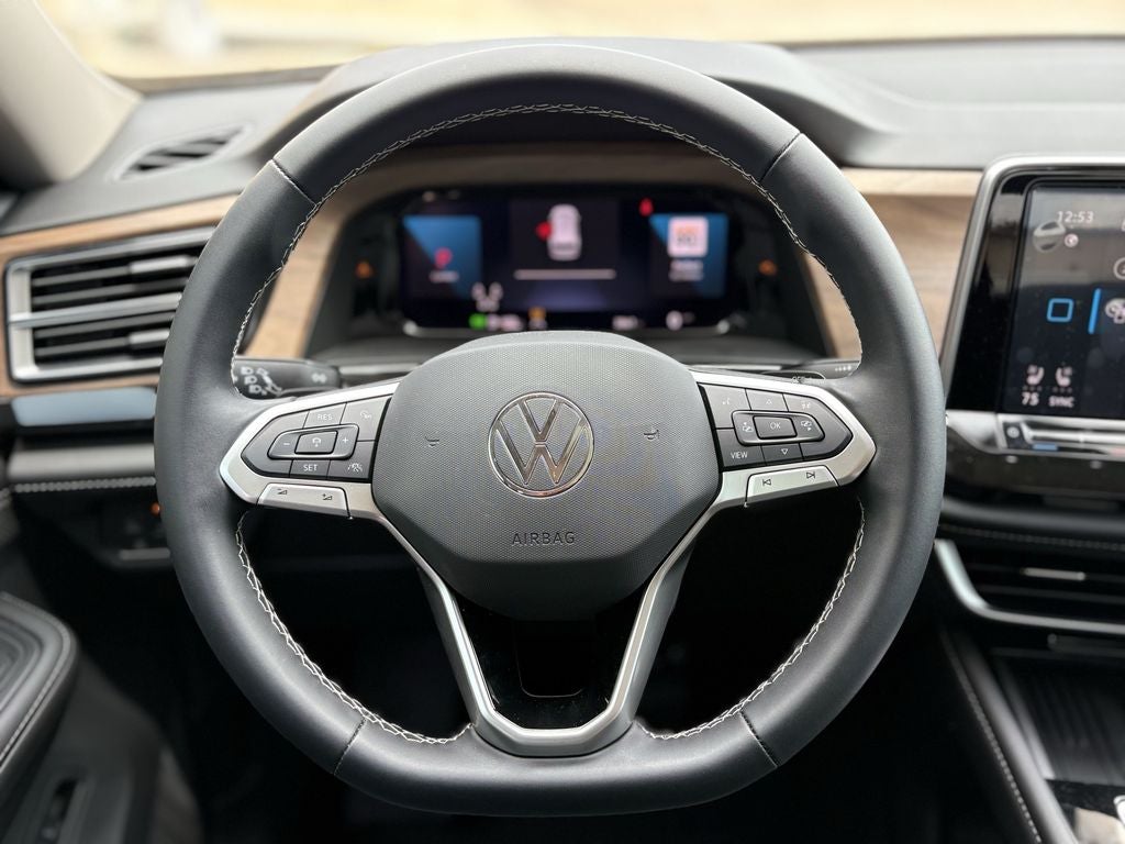 2025 Volkswagen Atlas 2.0T SE w/Technology